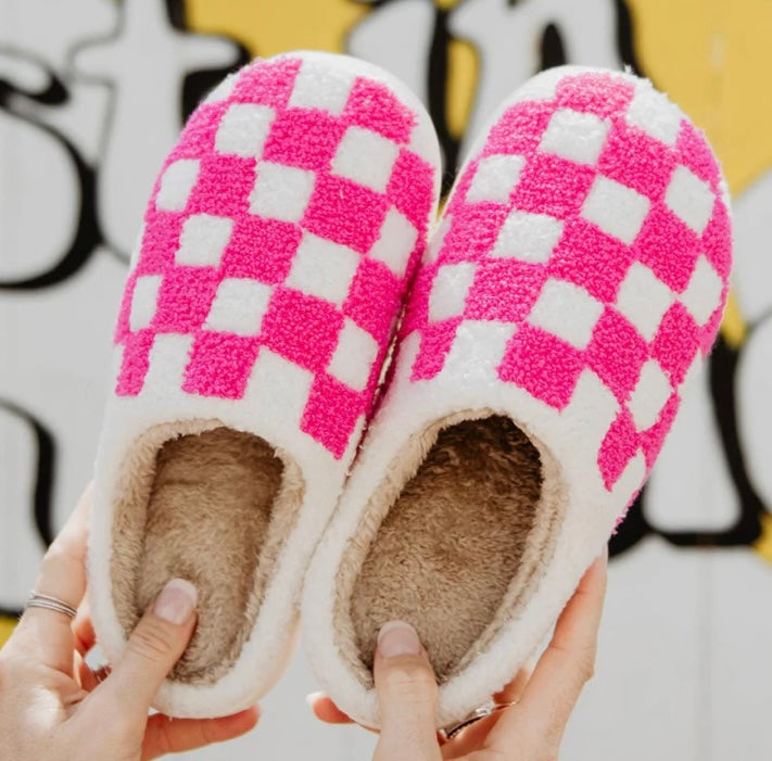 HOT PINK CHECKERED PATTERN SLIPPERS